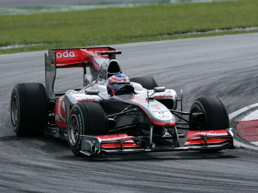  McLaren Mercedes-Benz MP4-25 2010 года  (фото 9 из 16)
